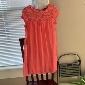 Adorable peachy pink babydoll shift dress 💕🍑